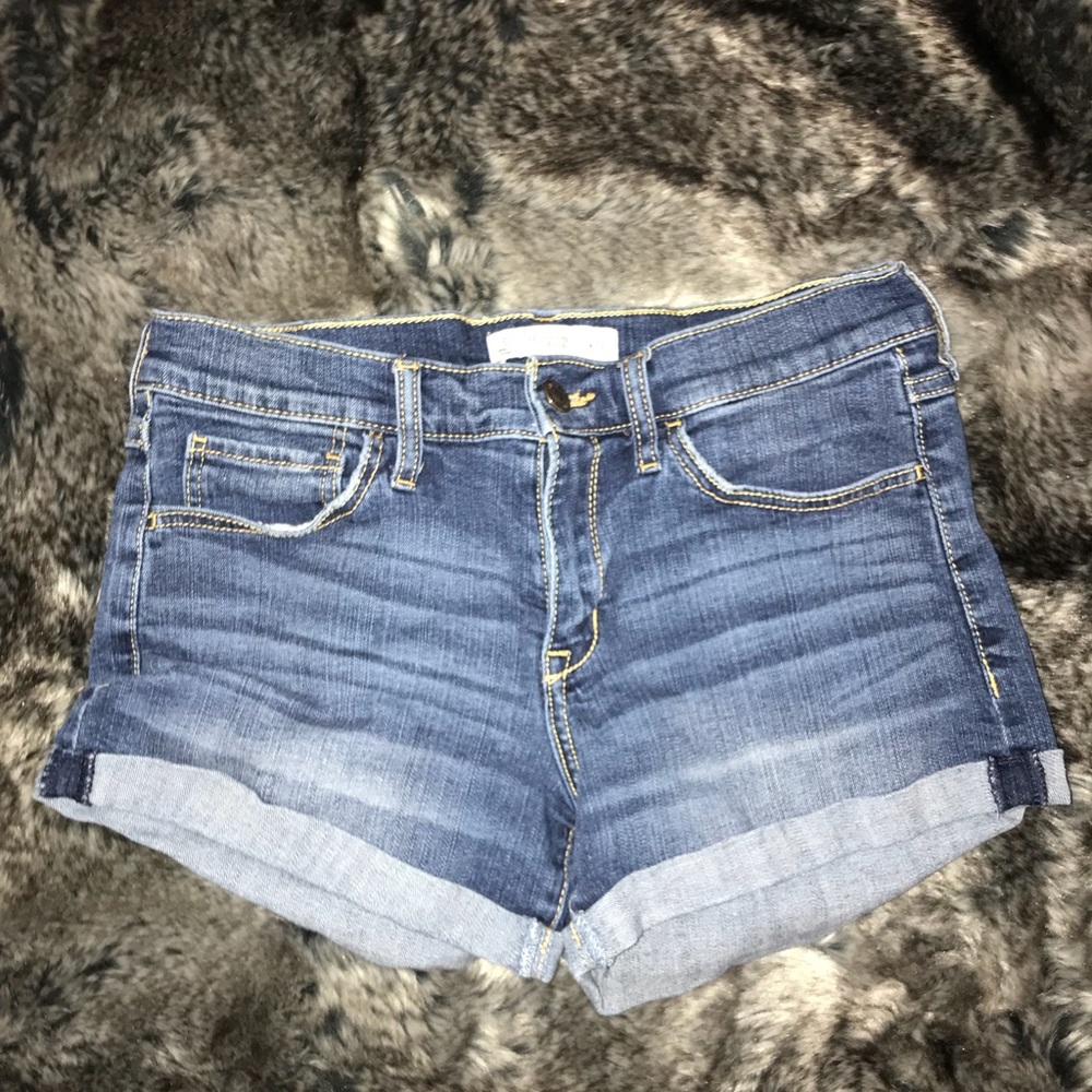 Abercrombie&Fitch blue denim shorts.